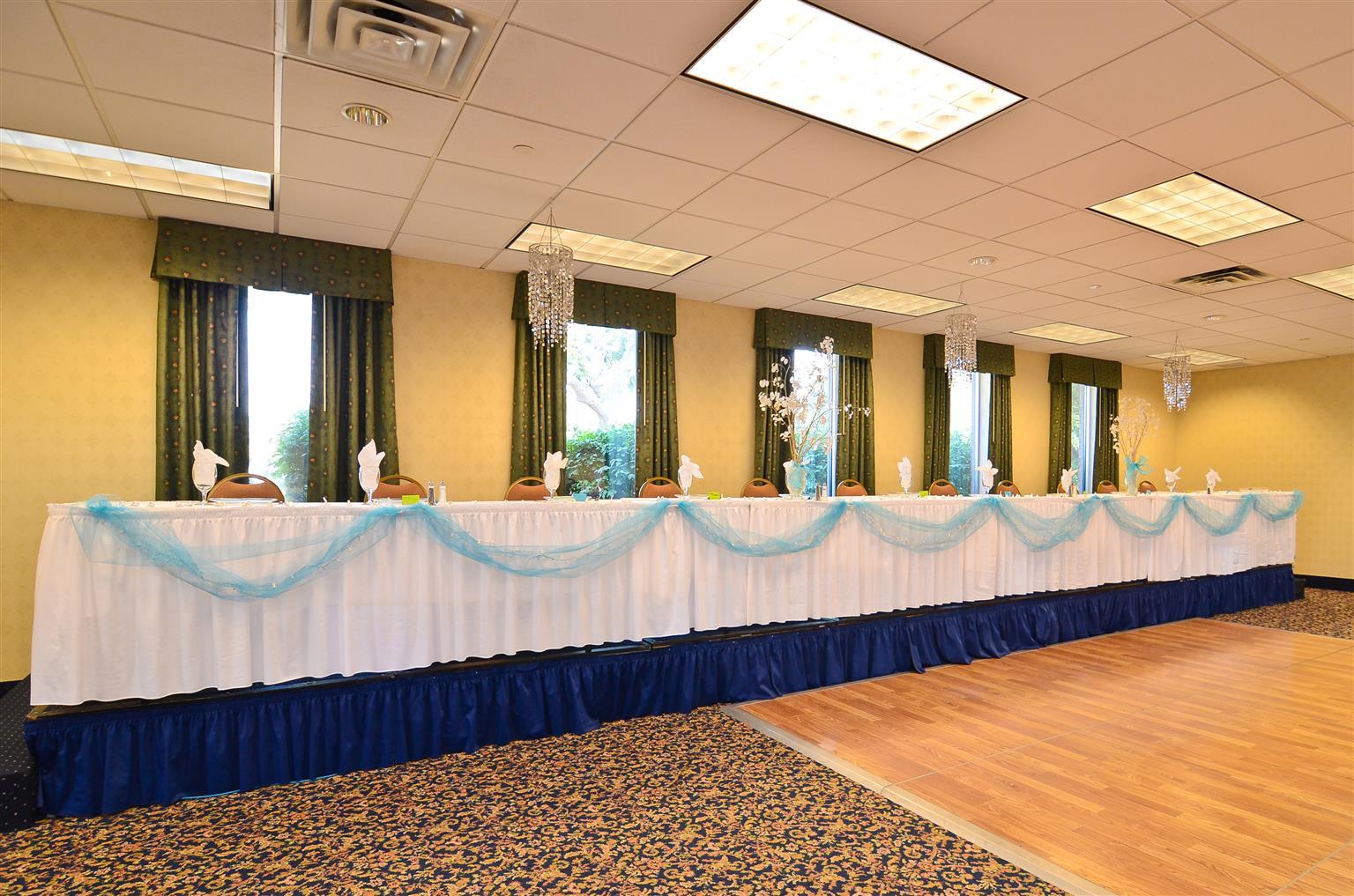 Wyndham Garden Kenosha Harborside Hotell Restaurant bilde
