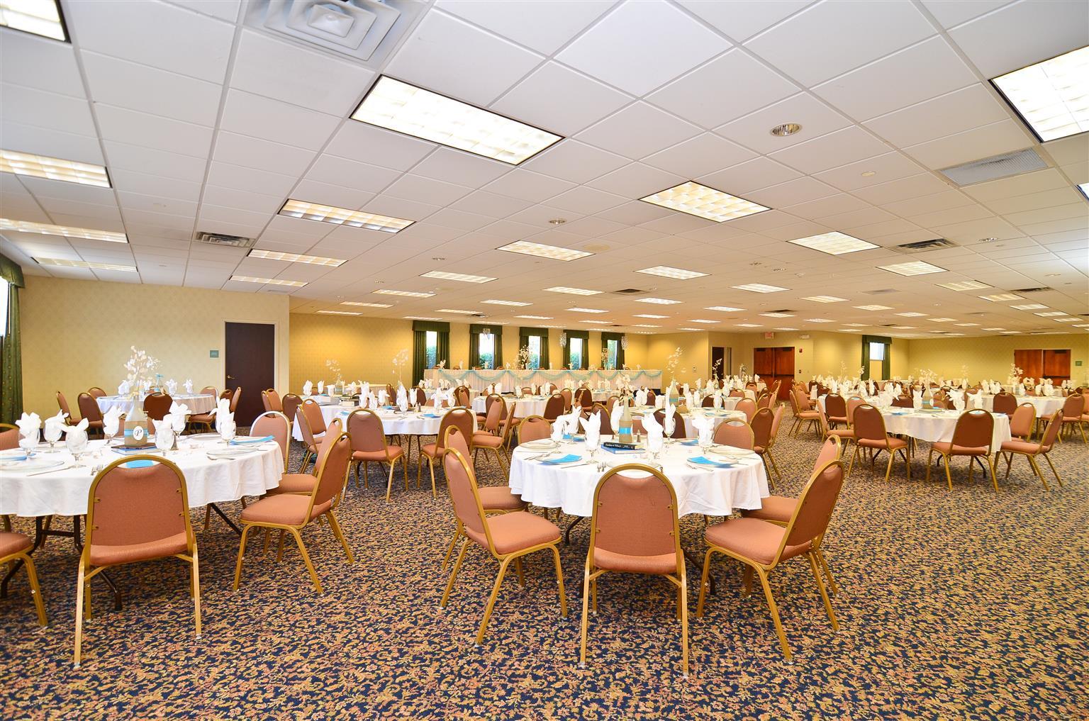 Wyndham Garden Kenosha Harborside Hotell Restaurant bilde