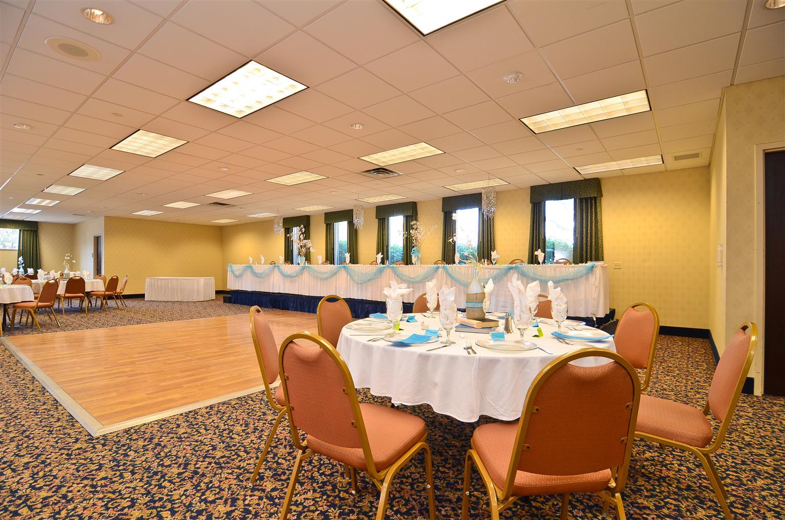 Wyndham Garden Kenosha Harborside Hotell Restaurant bilde